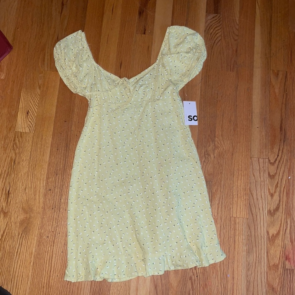Flowery mid thigh dress
